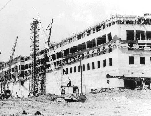 Construction of the fifth floor begins as well as the bus and taxi entrances to the Pentagon