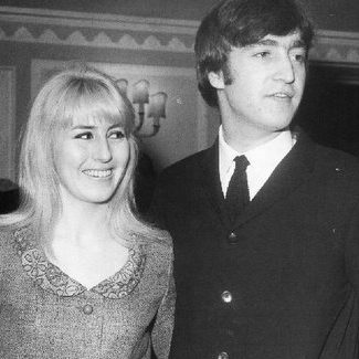 John Lennon marries Cynthia Powell
